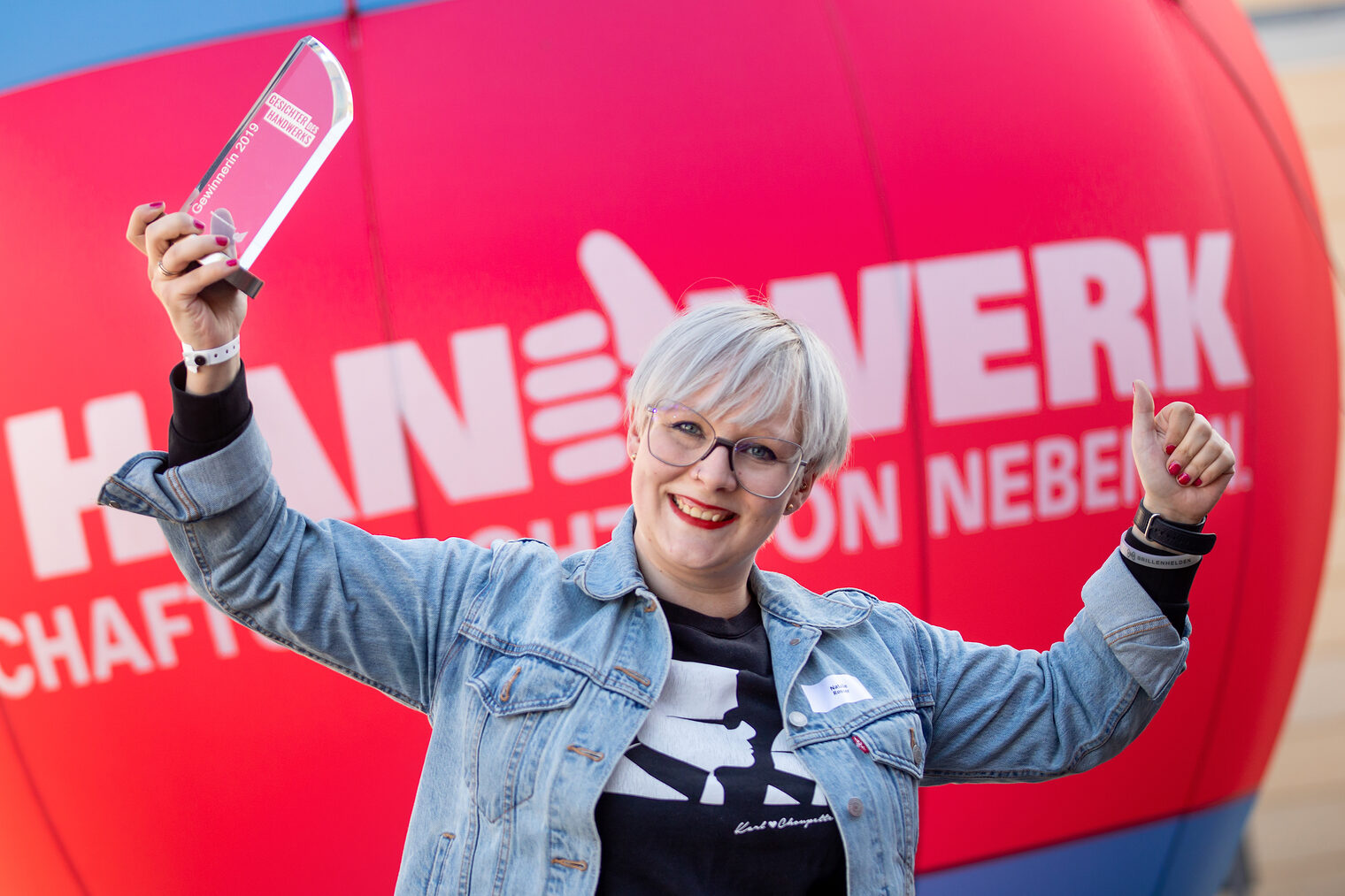 Natalie Rosner (28), geschäftsführende Augenoptikermeisterin im Betrieb Brillenhelden GmbH aus Leinefelde-Worbis ist sehr glücklich. Foto: HWK/Michael Reichel