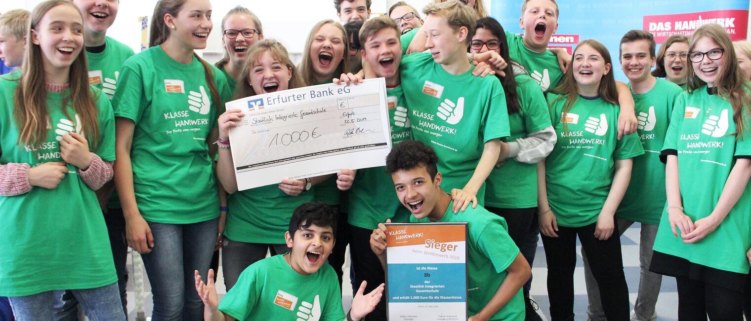 Das große Finale wie im vergangenen Jahr muss ausgesetzt werden. 2019 hatte die Klasse 8b der Integrierten Gesamtschule aus Erfurt den Schülerwettbewerb ¿Klasse Handwerk! Die Profis von morgen¿ gewonnen. Das große Finale wie im vergangenen Jahr muss ausgesetzt werden. 2019 hatte die Klasse 8b der Integrierten Gesamtschule aus Erfurt den Schülerwettbewerb ¿Klasse Handwerk! Die Profis von morgen¿ gewonnen.