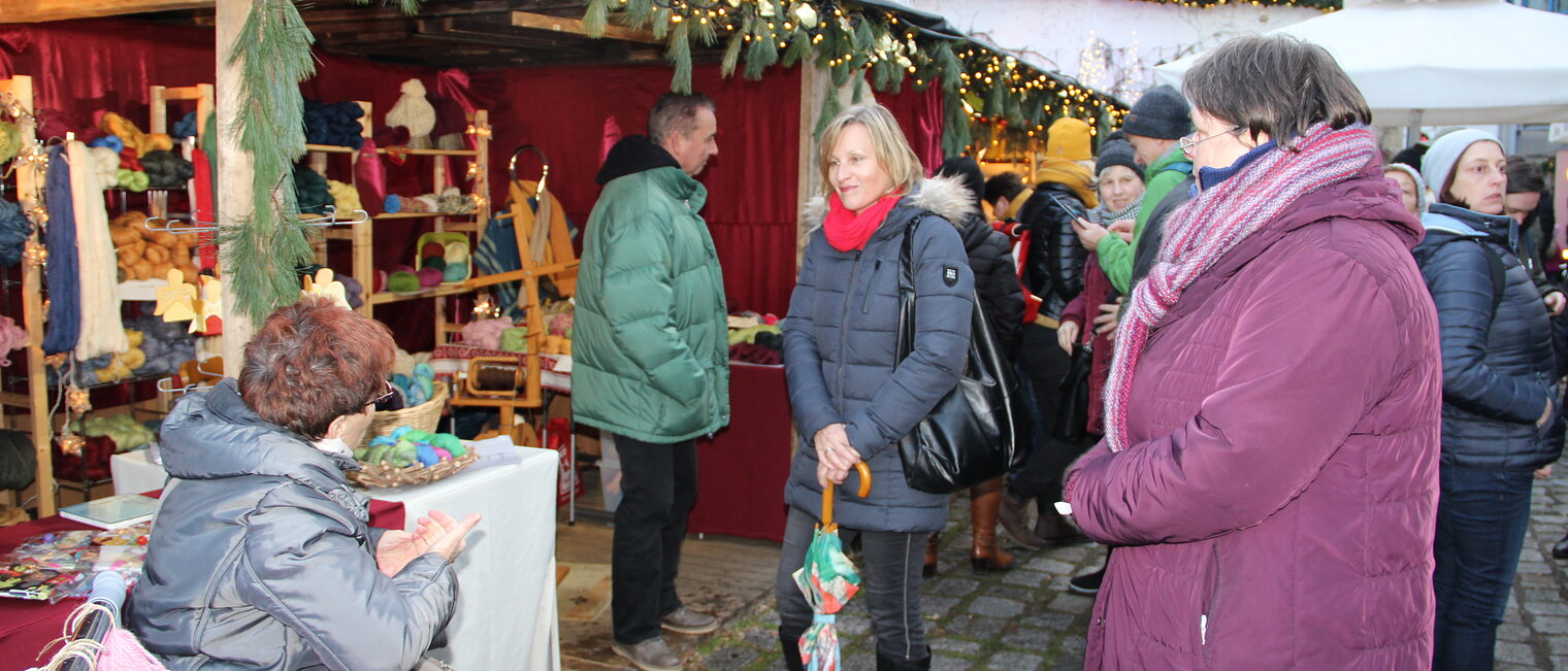 Besinnliche Stimmung zum ersten Weihnachtsmarkt des Thüringer Handwerks