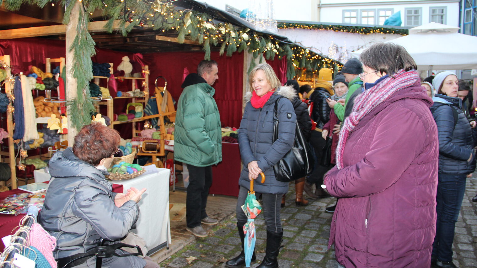 Besinnliche Stimmung zum ersten Weihnachtsmarkt des Thüringer Handwerks