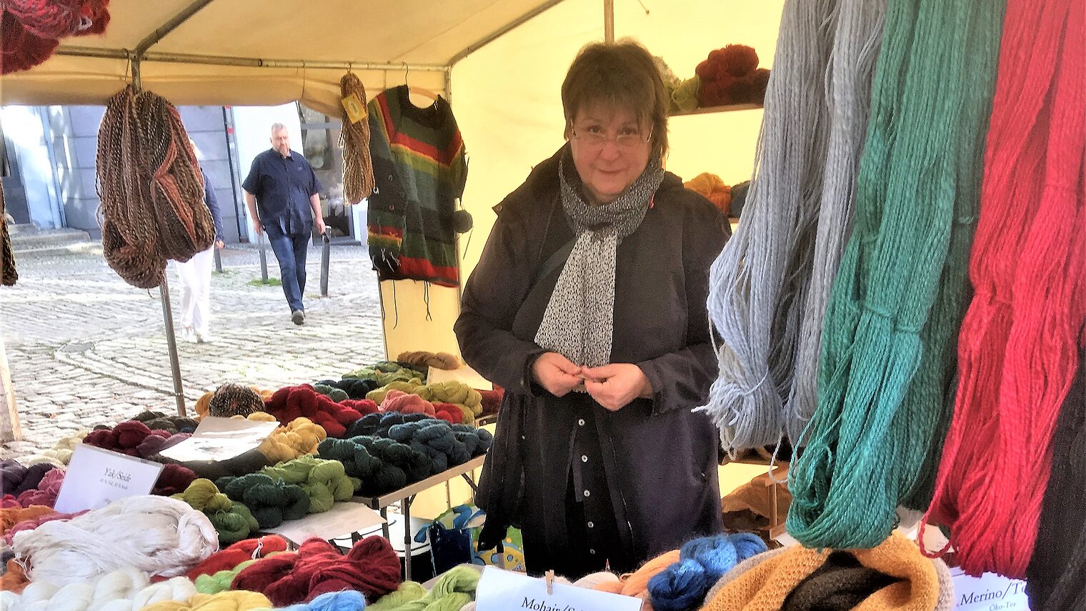 Ellen Martin verkauft ihre Produkte auf zahlreichen Märkten, wie hier beim Tag des Handwerks 2019 in Weimar. 