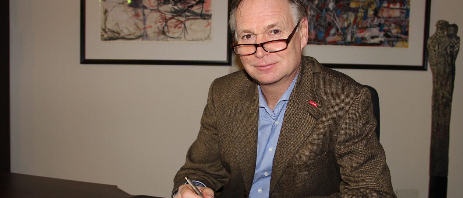 Der Präsident des Thüringer Handwerkstags e.V. (THT), Stefan Lobenstein, unterzeichnete den Brief an Thüringens Ministerpräsidenten Bodo Ramelow. Der Präsident des Thüringer Handwerkstags e.V. (THT), Stefan Lobenstein, unterzeichnete den Brief an Thüringens Ministerpräsidenten Bodo Ramelow.