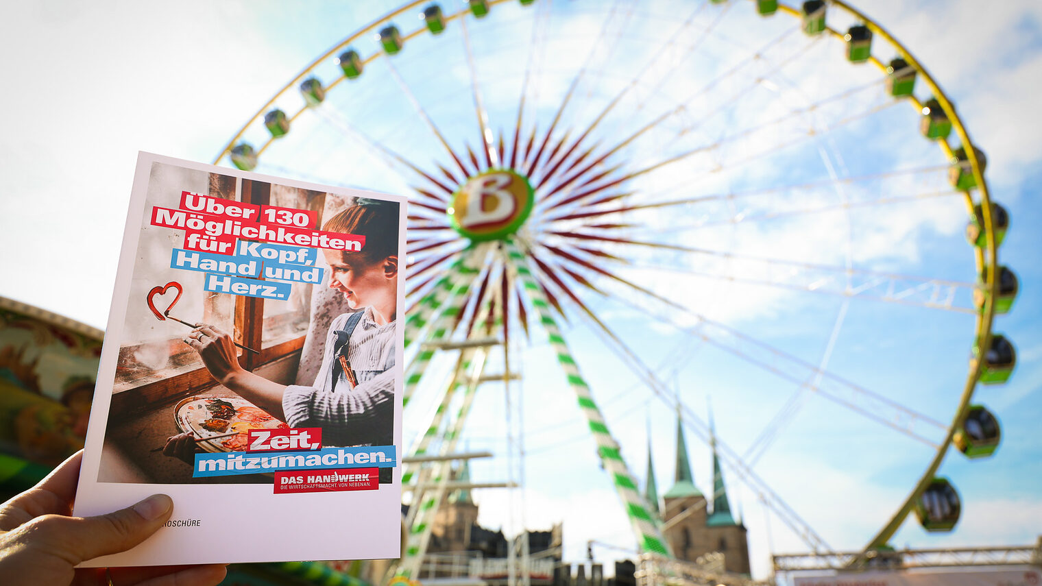Azubi-Speed-Dating mit Aussicht: Im Riesenrad auf dem Domplatz kommen Jugendliche und Betriebe schnell ins Gespräch. 