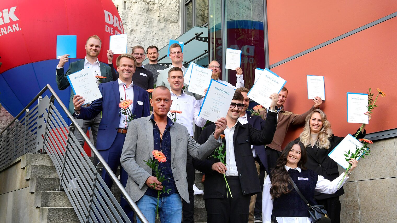 Im Berufsbildungs- und Technologiezentrum Rohr-Kloster übergaben Thüringens Wirtschaftsminister Wolfgang Tiefensee und THT-Präsident Stefan Lobenstein die Meisterprämie an die besten Meisterinnen und Meister des Jahrgangs.